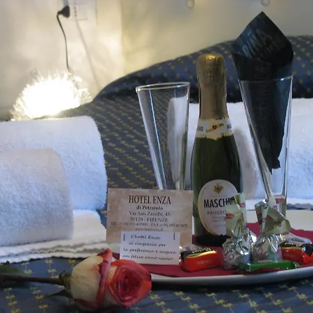 Enza Hotell 2*