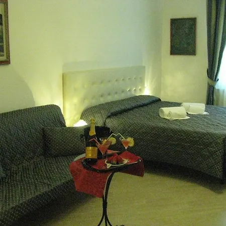 Hotel Enza 2*