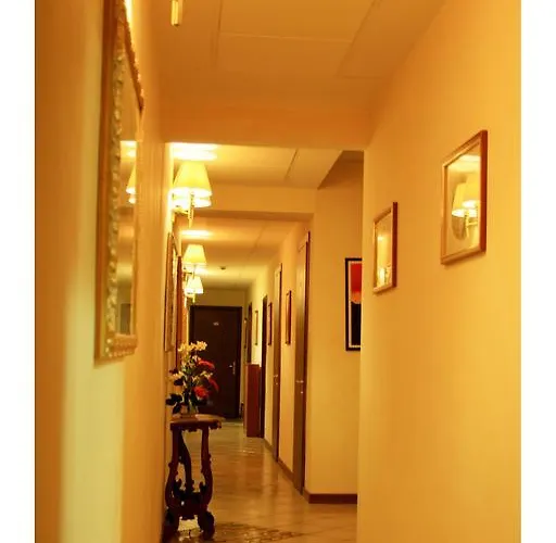 Hotel Enza 2*