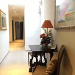 Enza מלון 2*