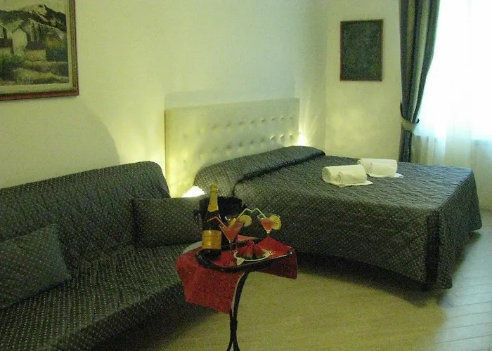 Hotel Enza 2*