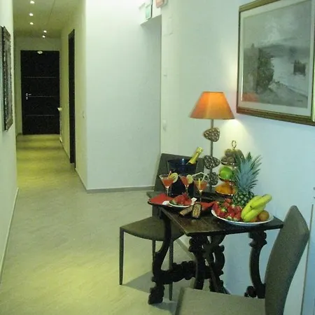 Otel Enza 2*