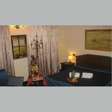 Otel Enza 2*